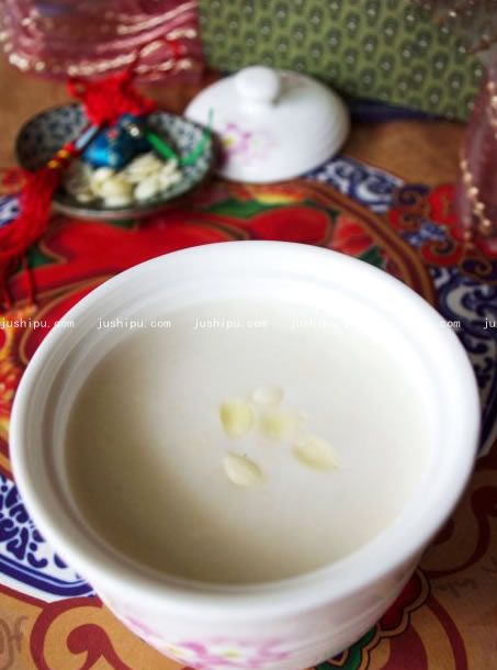 美白嫩膚杏仁茶的做法 m.sk010.cn