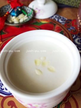 美白嫩膚杏仁茶的做法 美白嫩膚杏仁茶的做法