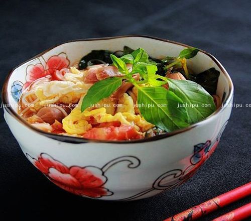 番茄雞蛋荊芥湯面的做法 m.sk010.cn