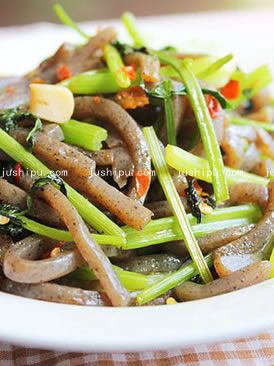 剁椒西芹炒魔芋的做法 剁椒西芹炒魔芋的做法