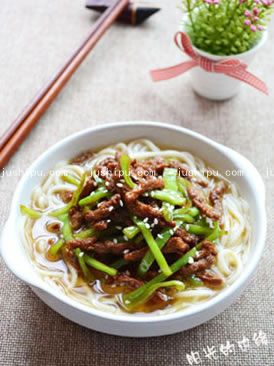 青椒素肉絲面的做法 青椒素肉絲面的做法