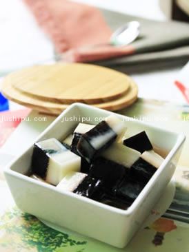冰鎮(zhèn)龜苓膏的做法 冰鎮(zhèn)龜苓膏的做法